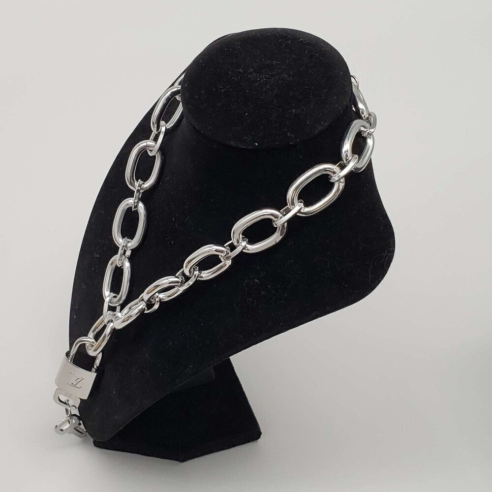 Authentic Louis Vuitton Silver New Padlock&Key w/Unbranded Silver PlatedNecklace - Picture 4 of 6